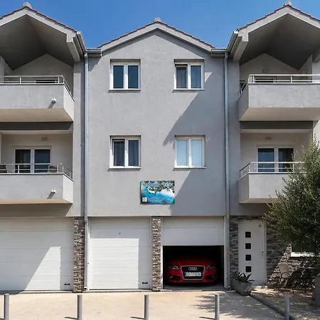 1 Bedroom Awesome In Апартаменти